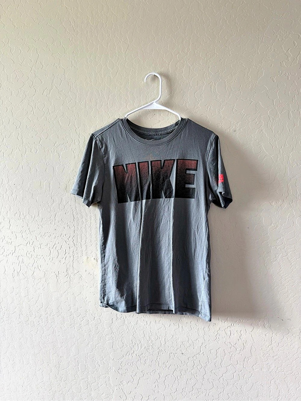Nike The Nike Tee Graphic Short Sleeve Tee Size Small Gray